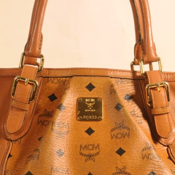 •~• SOLD•~• AUTHENTIC MCM Visetos Cross Shoulder Bag •~• SOLD •~• - Picture 3 of 9